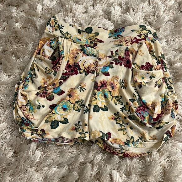 Floral lounge shorts , size L - Picture 1 of 2